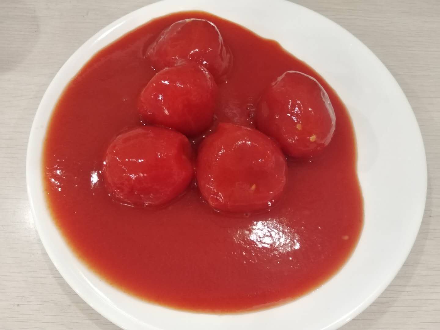Whole peeled tomato-tomato with high concentration tomato juice